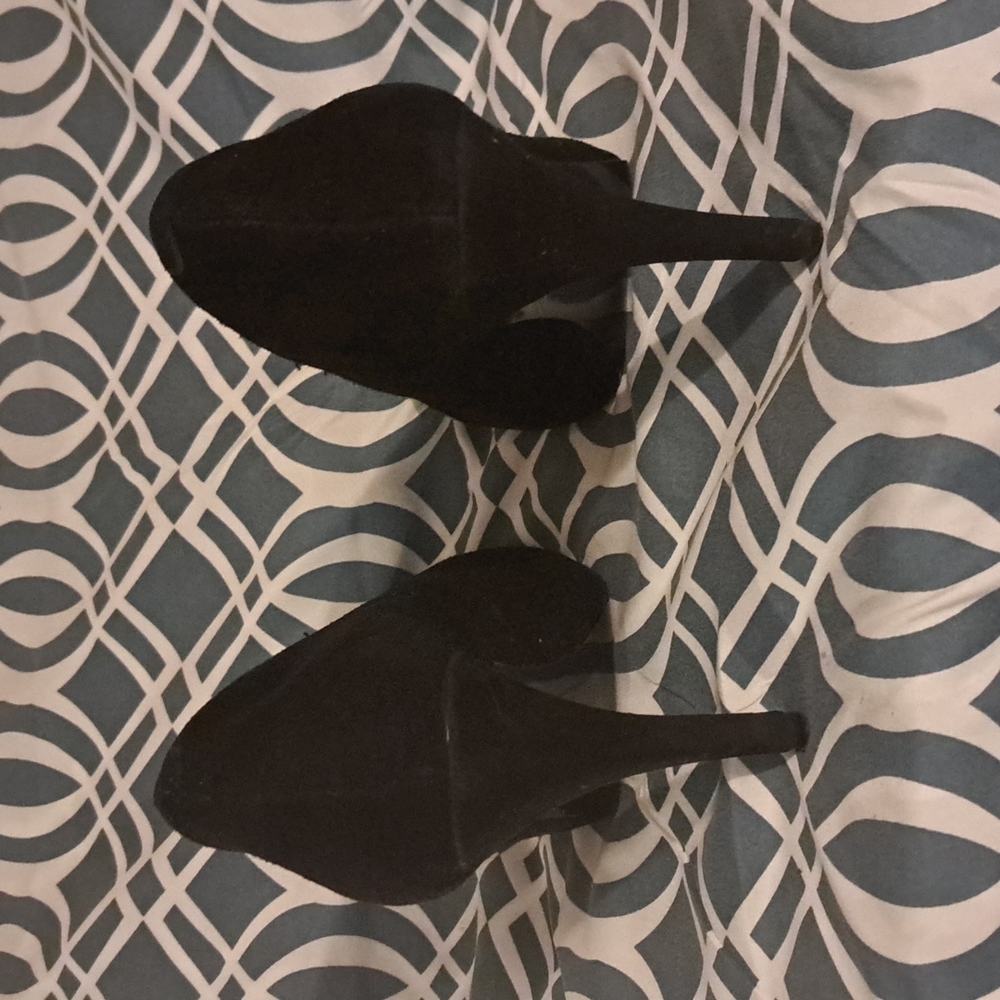 Shoes - Picture 2 of 3